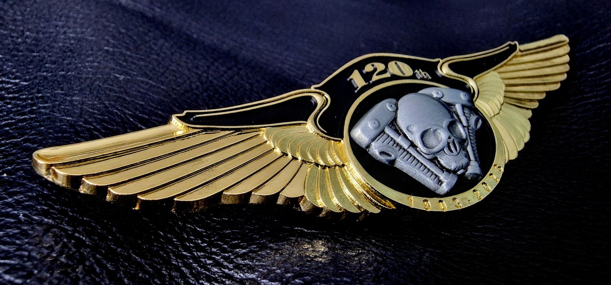 Przypinka pin znaczek czaszka silnik skrzydła Harley chopper cruiser