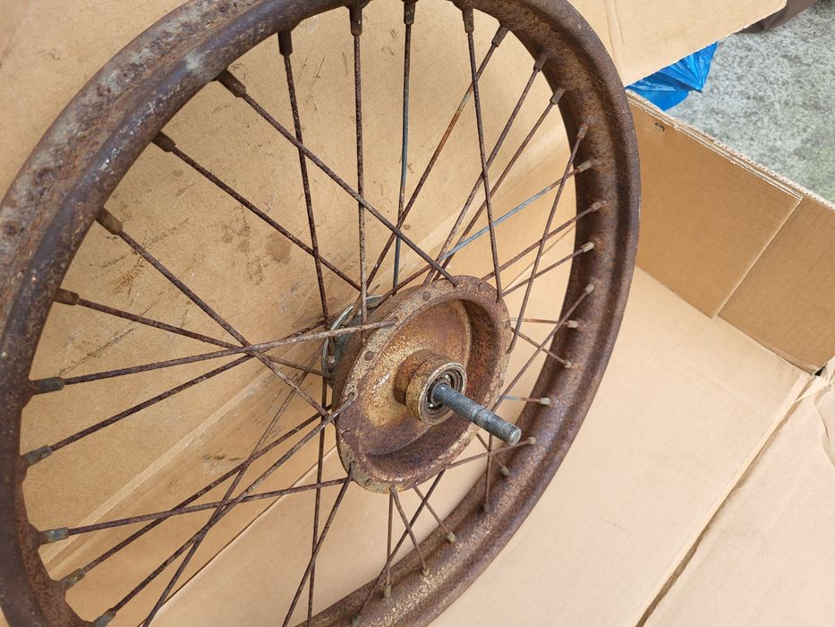 Koło WFM 125 M06 przód przednie kompletne Bęben piasta WSK oś SHL