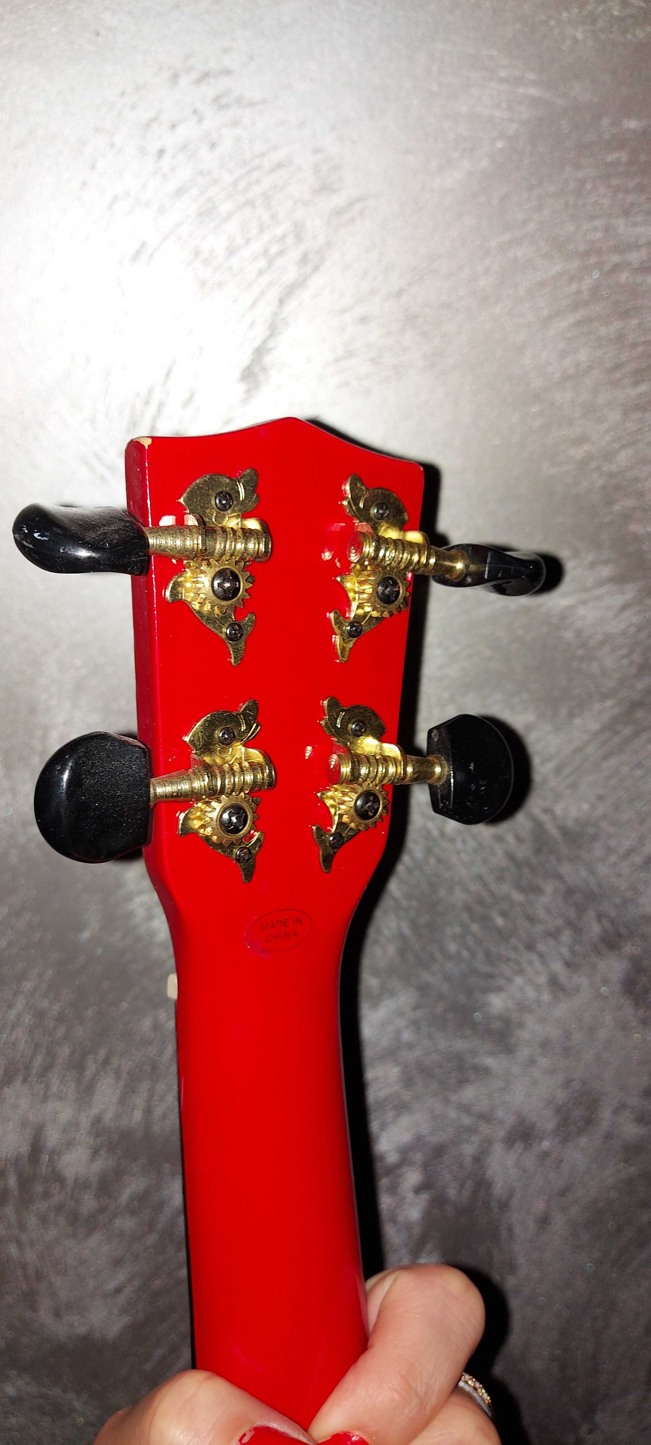 Ukulele czerwona gitara