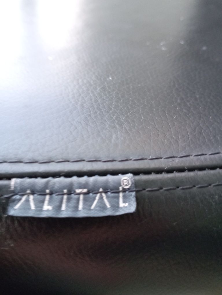 Vendo cadeira de escritório Alital , regulavel ( altura e inclinação )
