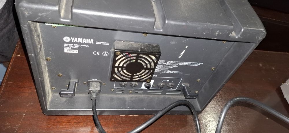 Yamaha EMX88s amplificador
