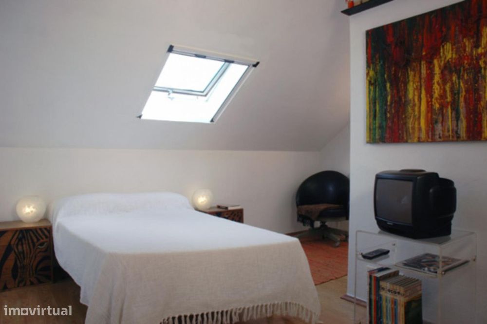 275343 - Quarto com casa de banho privativa em...