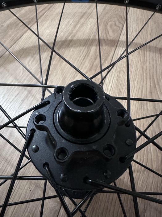 Tylne koło MTB 29 cali sztywna oś tarcza [thru axle disc brakes]