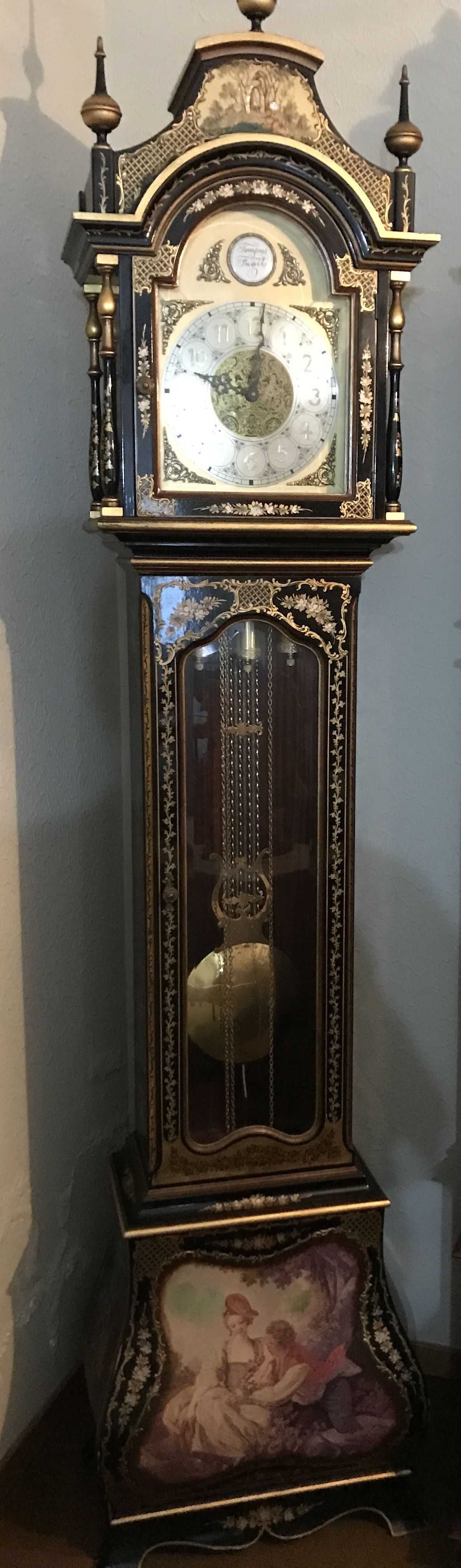 Relógio de pé antigo