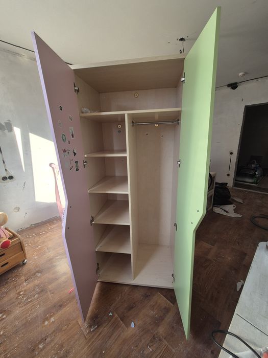 Шкаф для одежды в детскую комнату. Разобран