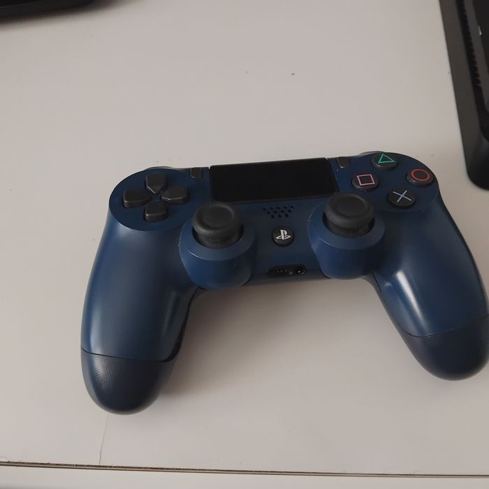 Konsola ps4 slim