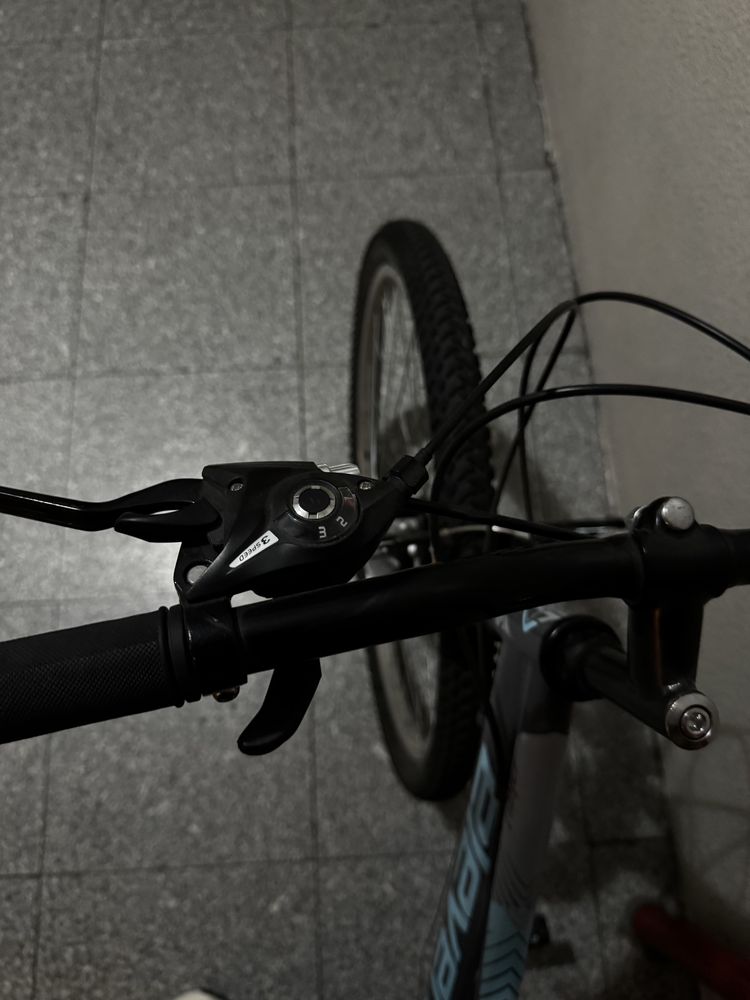 Vendo bicicleta nova