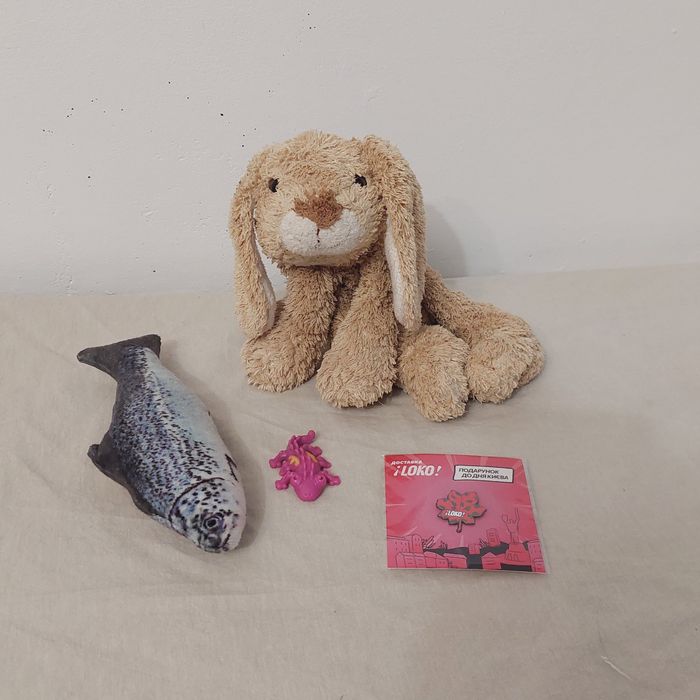 Іграшки різні невеликі