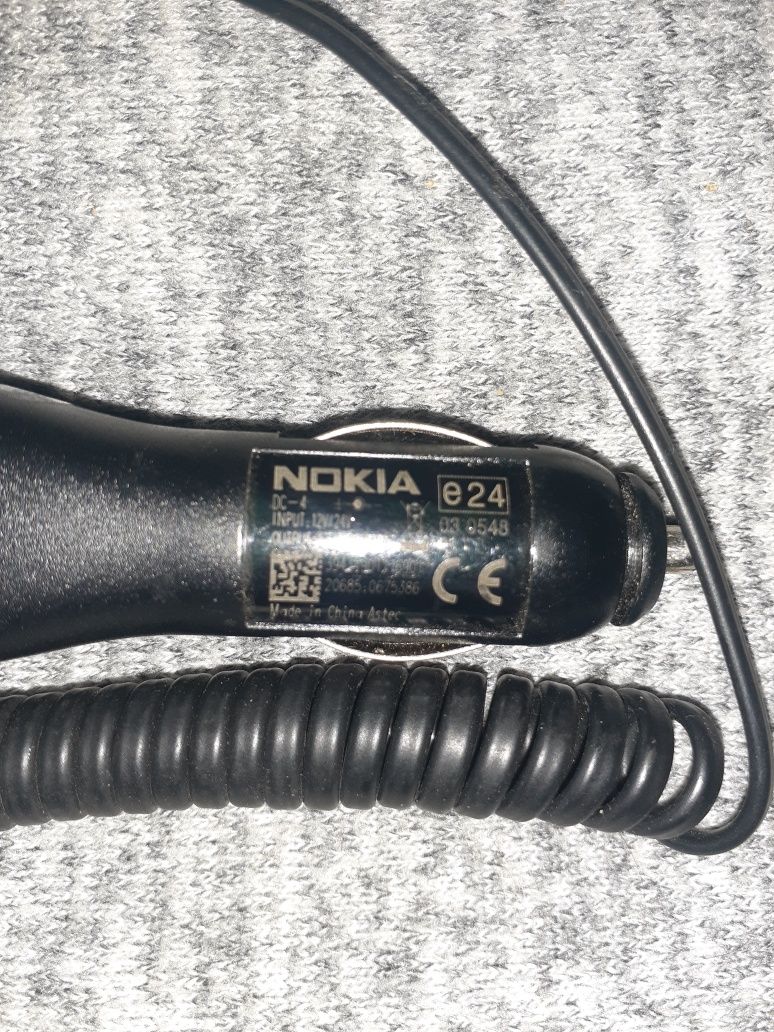 Телефон Nokia + зарядка для машины