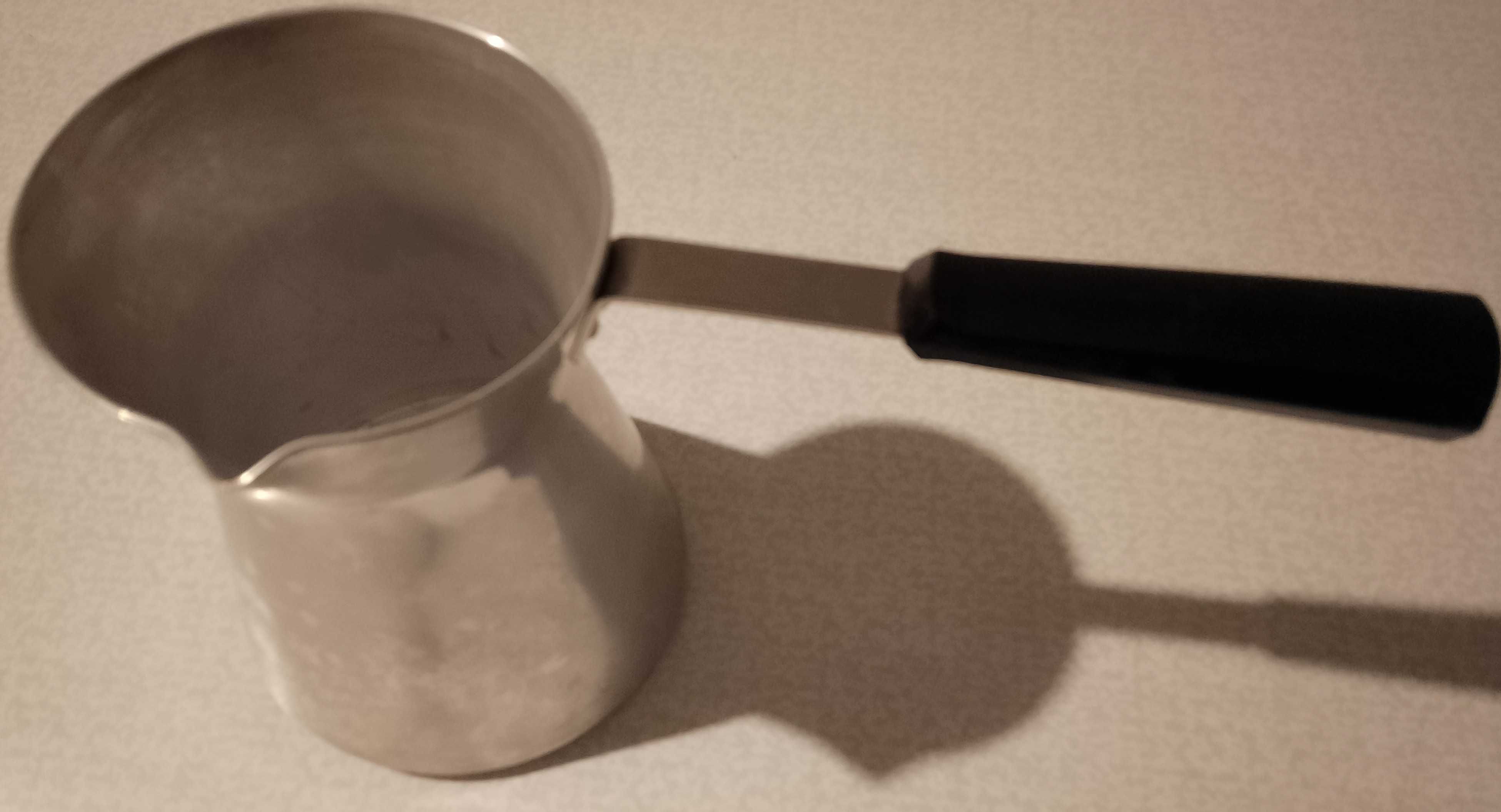 rosyjski mlecznik metalowy z plastikową rączką, pojemność 0,45 litra