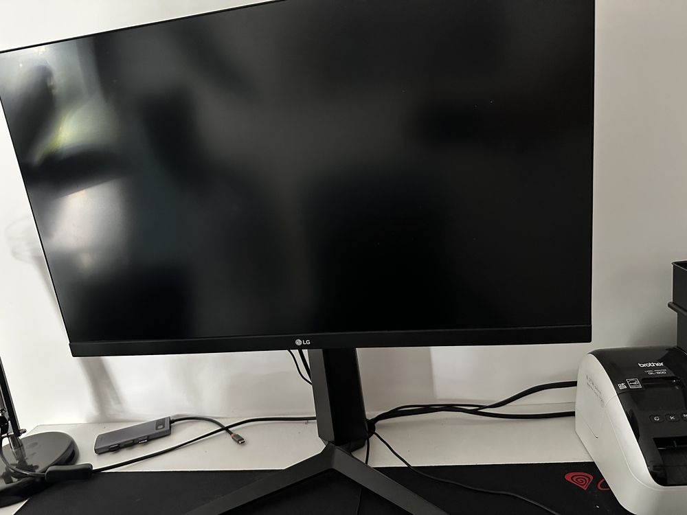 Komputer stacjonarny + Monitor LG 27” + Klawiatura Genesis – ZESTAW