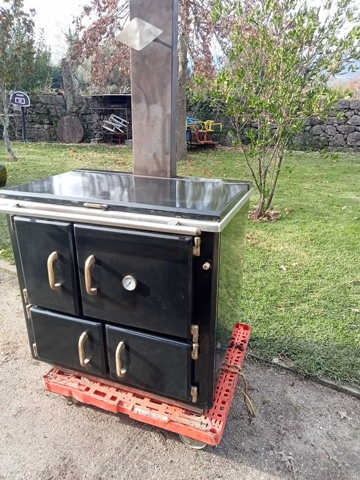 Fogão a lenha usado