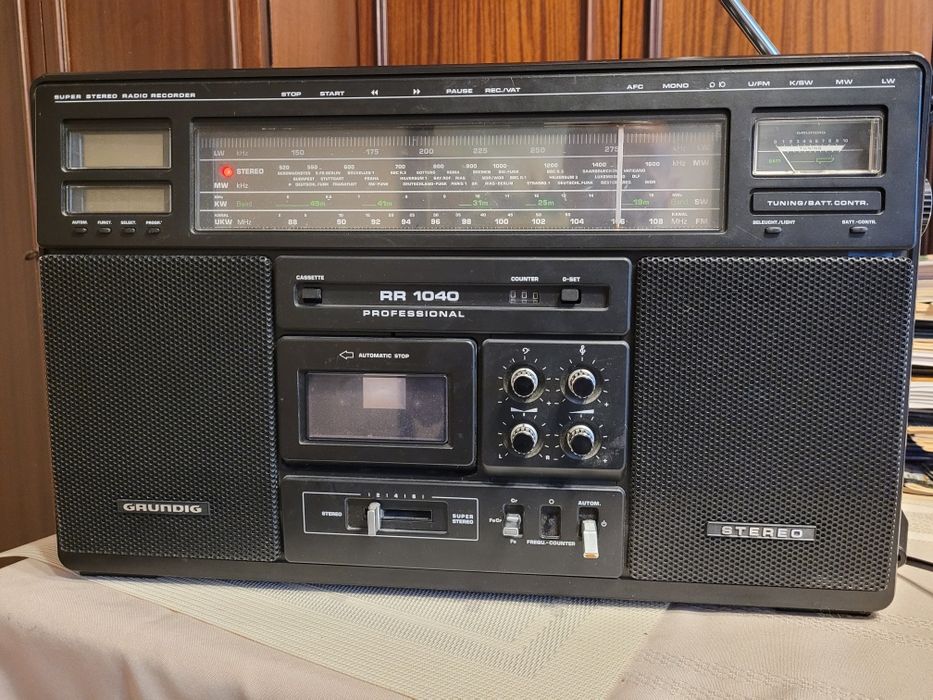 Radiomagnetofon Grundig RR 1040 Professional.