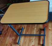 Stolik mobilny regulowany