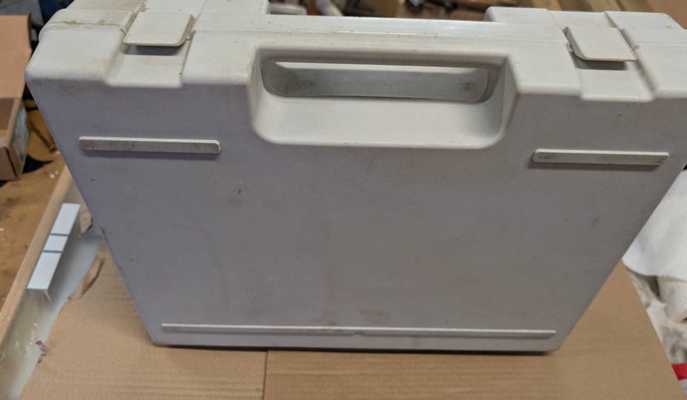 Caixa para  ferramenta/maquinas aparafusadora berbequim BOSCH