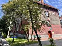 Bardzo przestronny salon, duża kuchnia, c.o. z sieci miejskiej