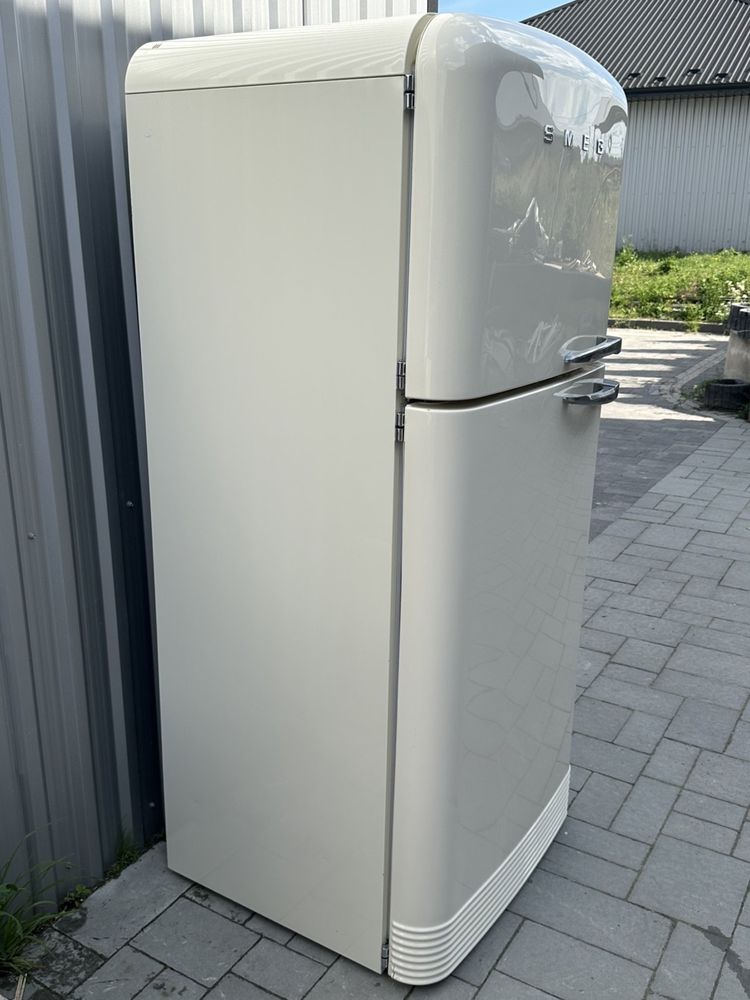 Широкий ретро холодильник Smeg FAB50PS