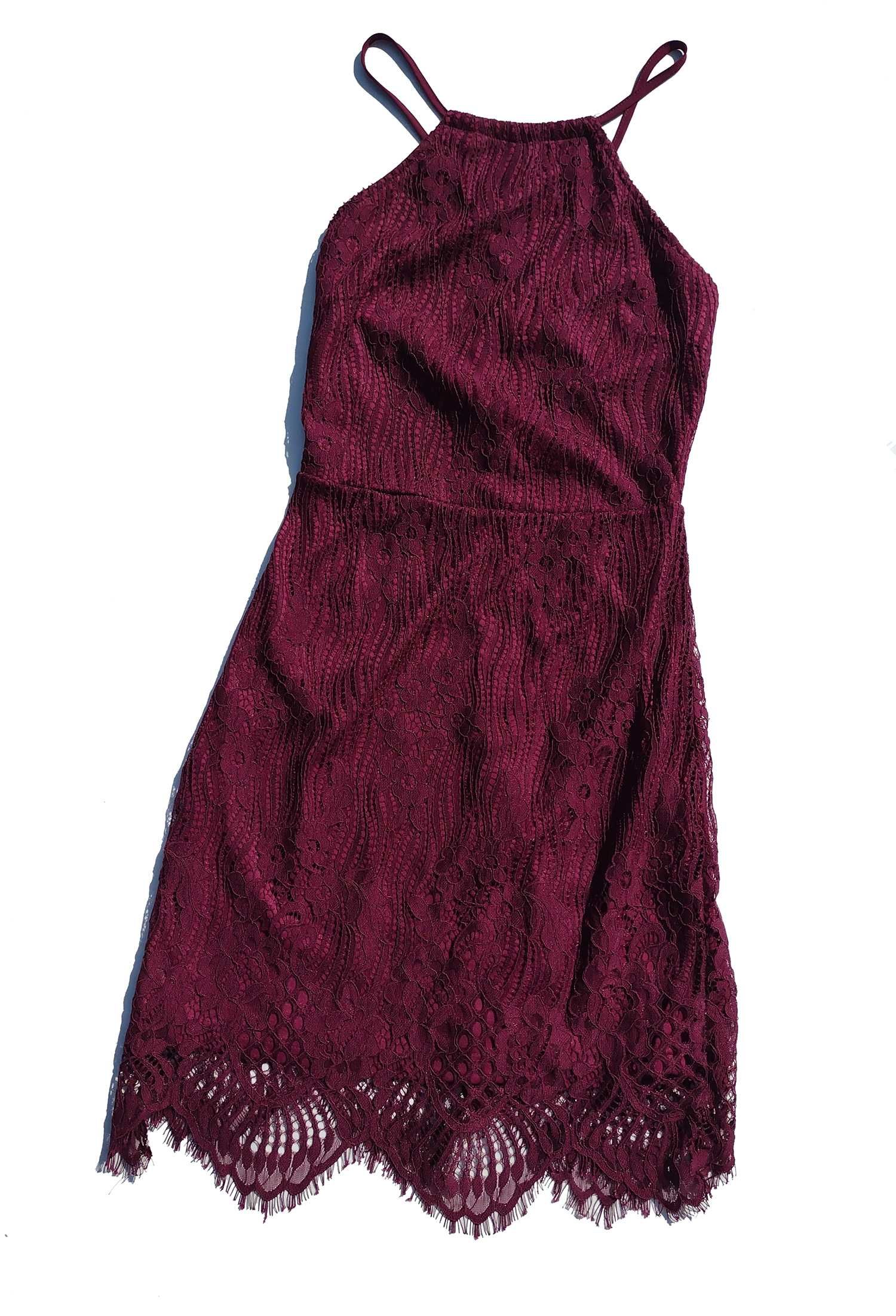 Тёмное вишнёвое бордовое ажурное платье гипюр Prettylittlething S