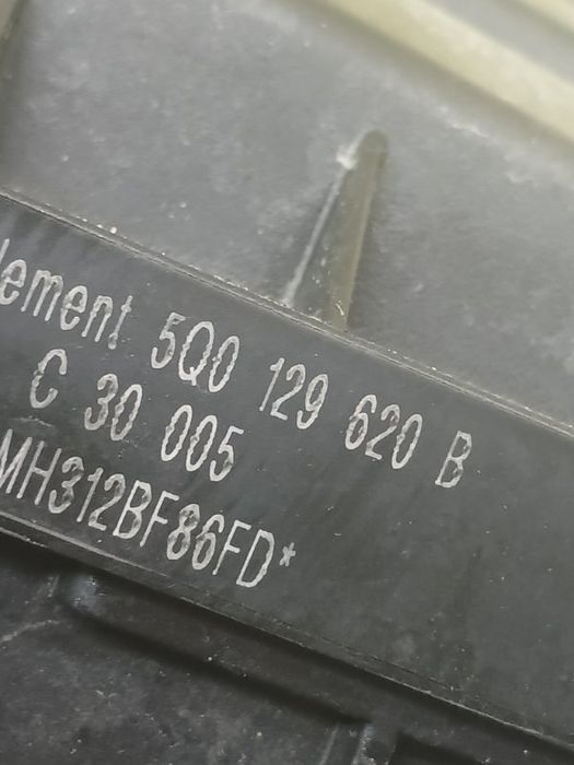 Корпус воздушного фильтра Audi Q3 2021