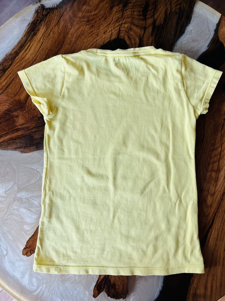 Żółta koszulka z kotkami, rozmiar 116-122