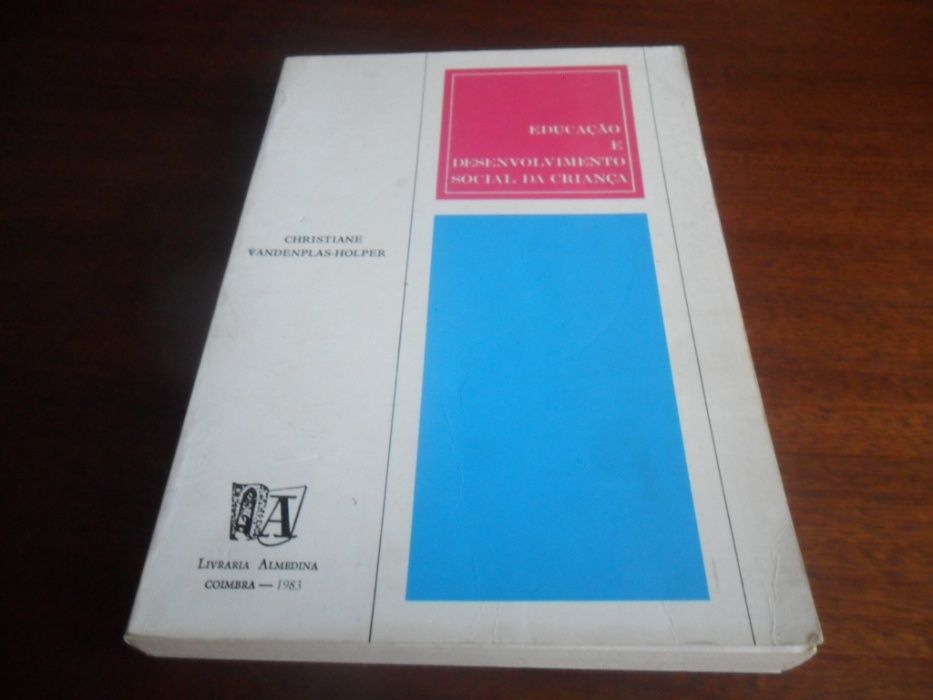 "Educação e Desenvolvimento Social da Criança" de Christiane V. Holper