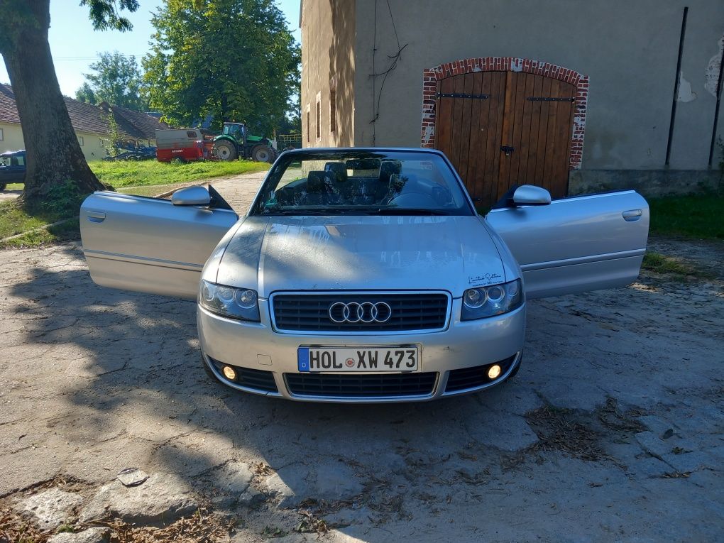 AUDI  CABRIO  2.4 v6 170ps manual skóry klimatronik Alu 19  Rotor
