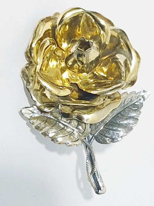 Maravilhosa antiga pregadeira com rosa em prata e prata dourada