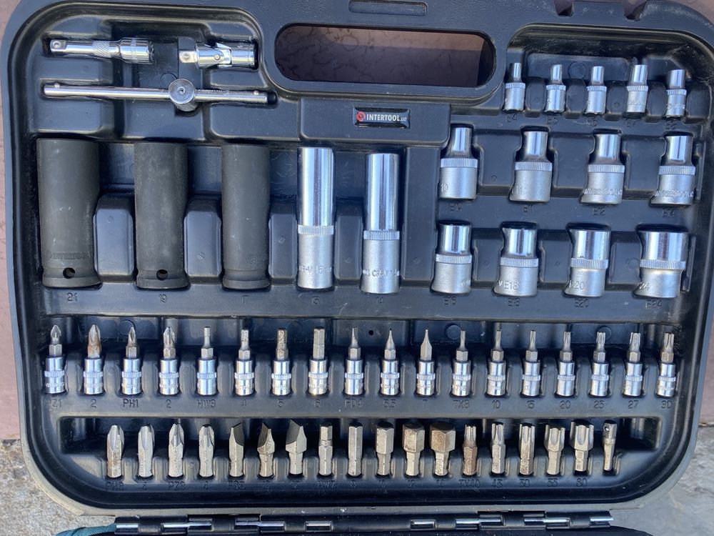 Набор инструментов Intertool 111 ед., STORM, 1/2", 1/4", Cr-V