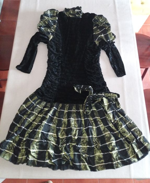 2 vestidos antigos ( França) anos 80