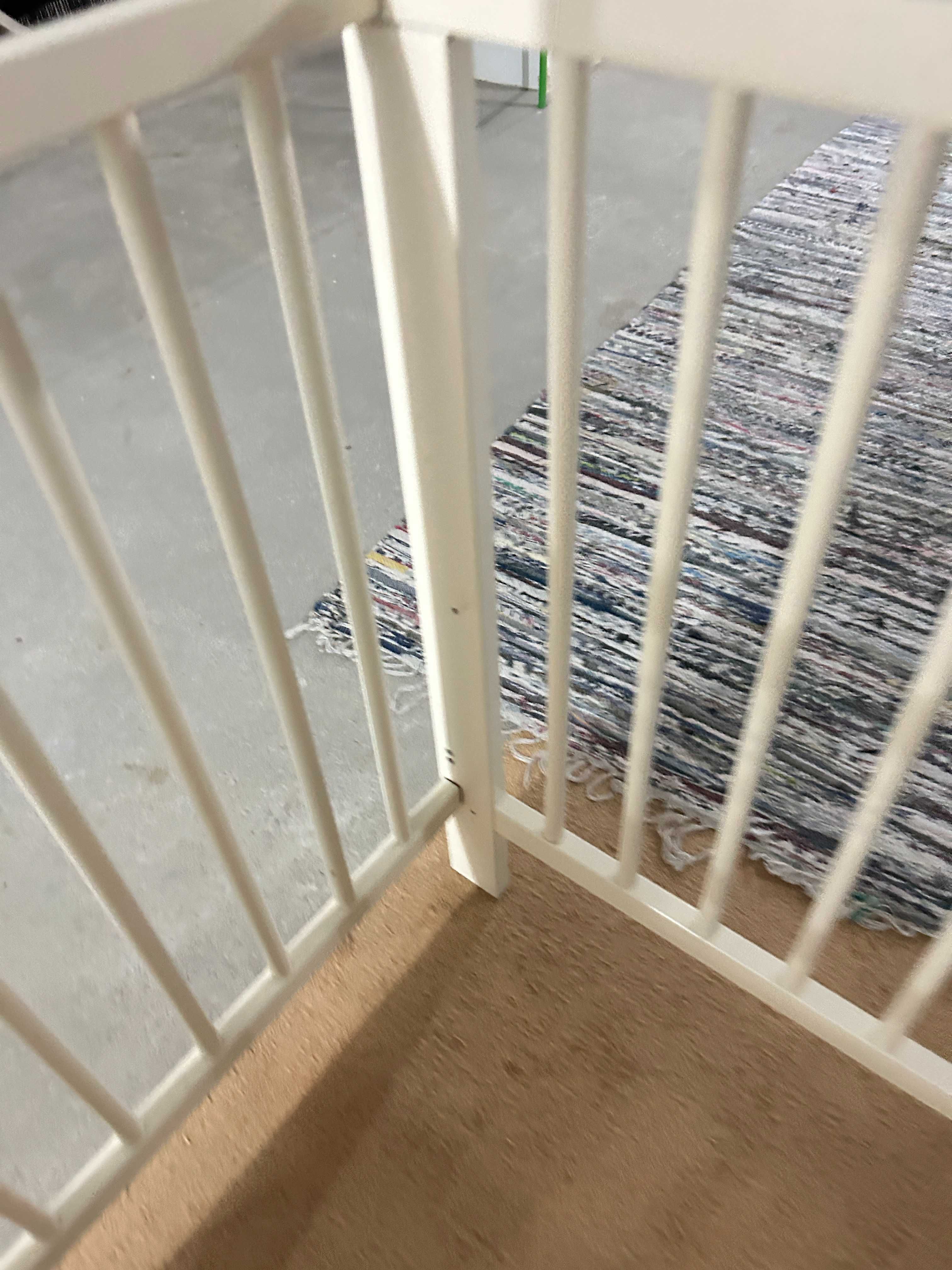 Cama de grades em madeira do IKEA + Colchão