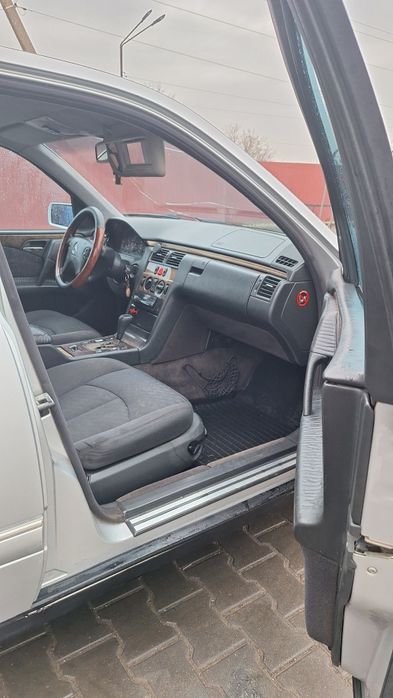 Продам Легендарный Мерседес 210