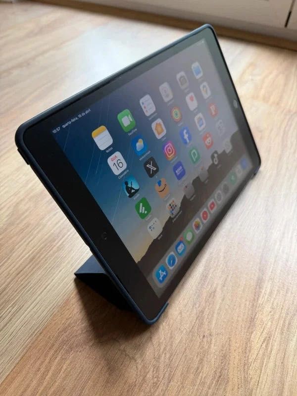 iPad 9a Geração 10.2" 64Gb WiFi (Com caixa e capa)