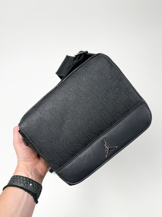 Оригінал! Чоловічий Месенжер Jordan Monogram (чорний) / Новий!