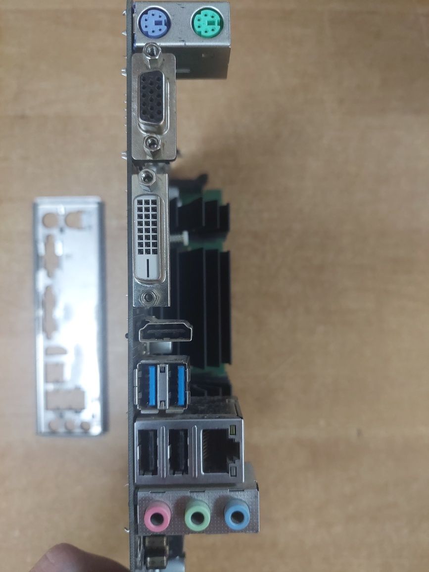 Продам Материнську плату ASRock N3050M MicroATX DDR3 x 2