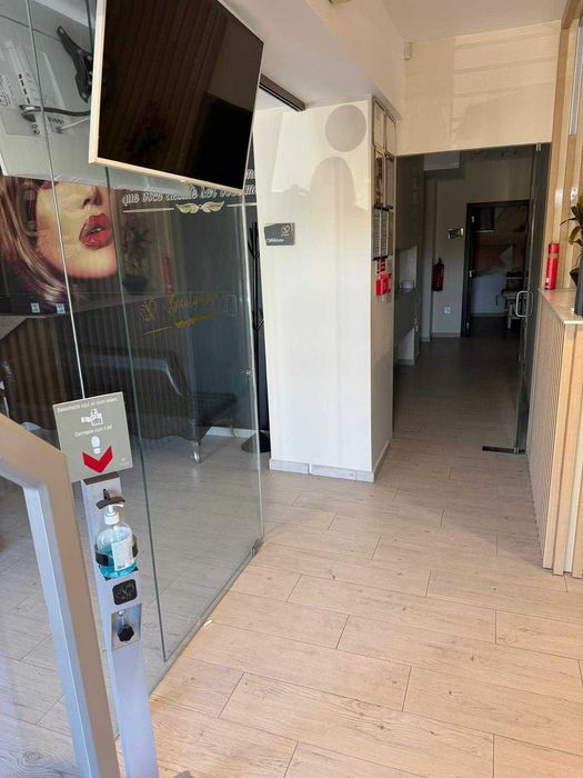 Espaço comercial renovado em Seia