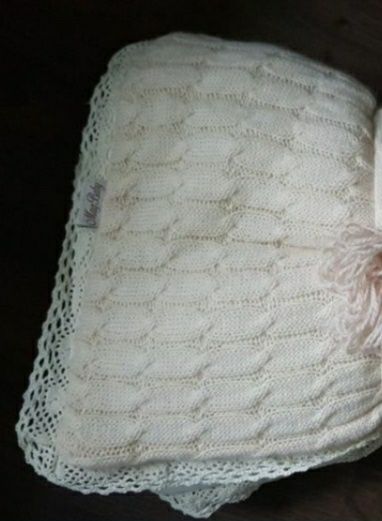 Вязаный конверт на выписку (демисезонный, с рюшами, вязанный)