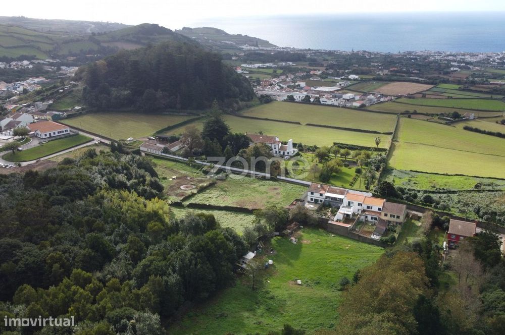 Lote de terreno urbano e terreno rústico - Cabouco