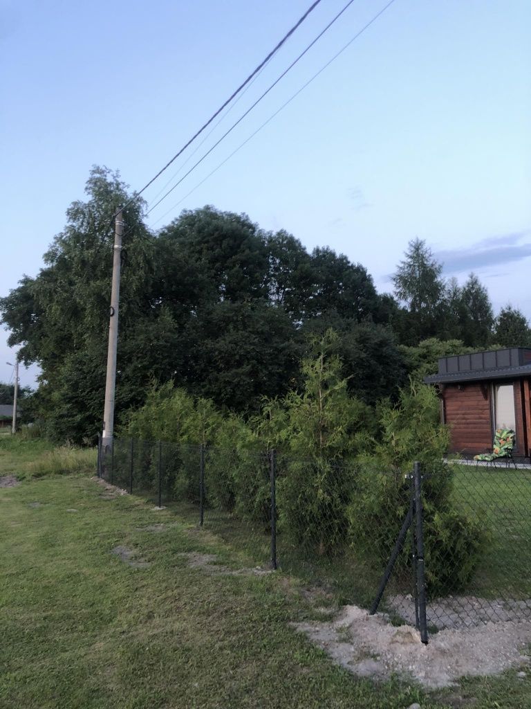 domek letniskowy z widokiem na jeziorko.