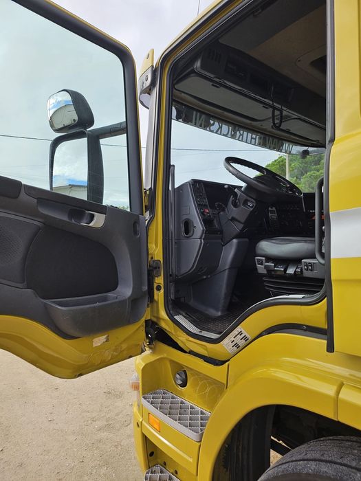 Camion Scânia……,