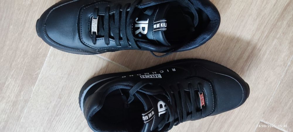 Tênis John Richmond