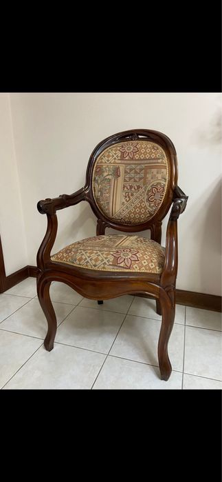 Cadeirões restaurados super confortaveis.