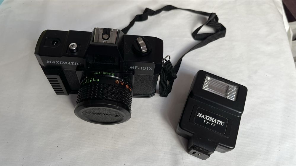 Câmara analógica Maximatic MF-101X + Flash FX-77 + bolsa