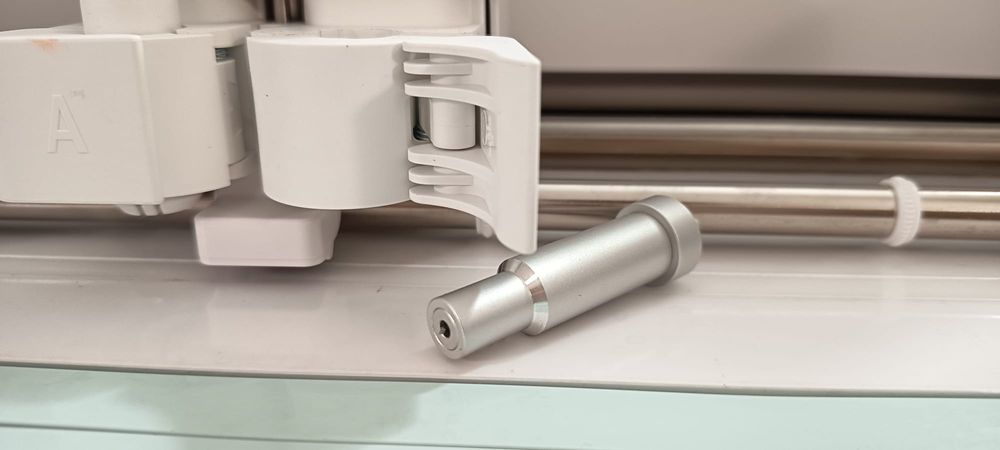 Cricut Explore 3 com diversos acessórios