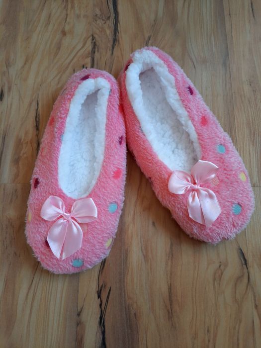 Nowe kapcie różowe