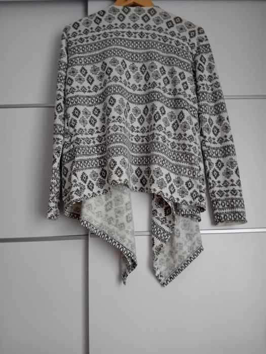 Kardigan H&M 170 narzutka asymetryczna biała we wzroki