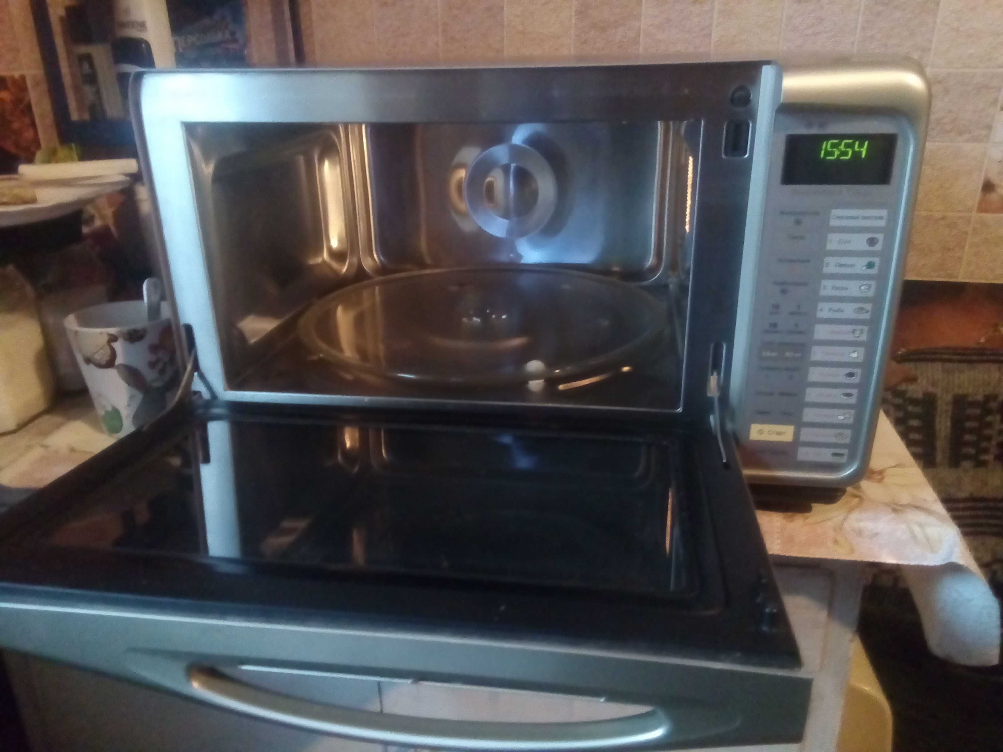Микроволновая печь "Panasonic NN-C 785 JF" - 18000 гривен.