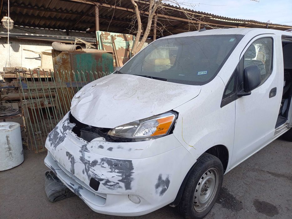 Микроавтобус грузовой Nissan NV 200