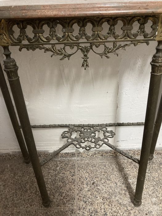 Credencia em ferro e marmore com espelho Movel entrada ferro e espelho