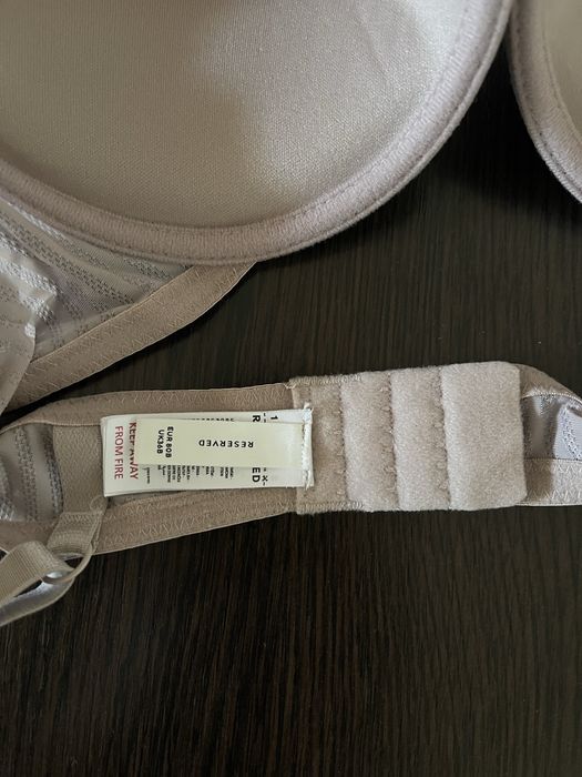 Бюстгалтери Reserved чорний та бузковий  80B, 36