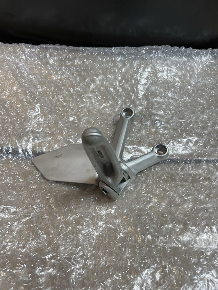 Set prawy podnóżek Ducati 749 . 999